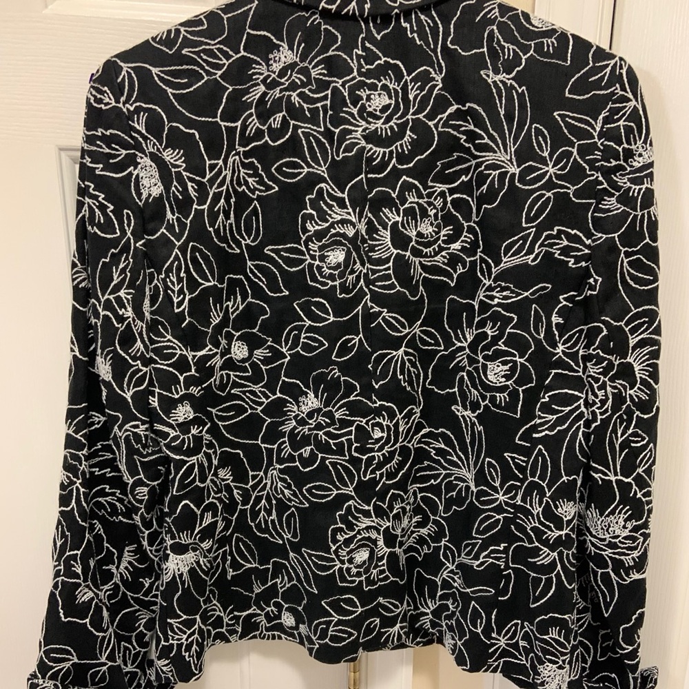 Jones New York Black and White Floral Blouse